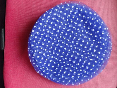 25 kpl sinisiä valkopilkullisia tyllikangaspaloja