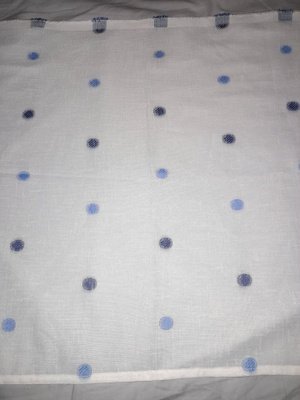Vaalealla pohjalla sinisiä palloja 51x246cm
