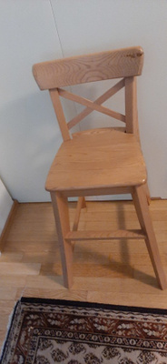 Juniortuoli tai baarituoli, kork. 80 cm