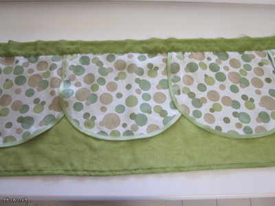 Kaunis vihreäsäv. kappa. Lev. 1,32 m, kork. 38 cm. UUSI