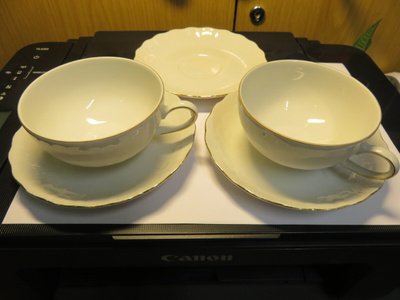 WINTERLING   2 kpl kahvi / teekuppi + 3 kpl  aluslautanen