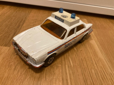 Jaguar poliisiauto pikkuauto Matchbox Superkings