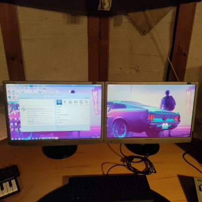 Tuplanäytöt, Kaksi harmaata Samsung SyncMaster 2243WM näyttö