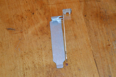 2kpl low profile lisäkorttien taustalevyjä (HP)