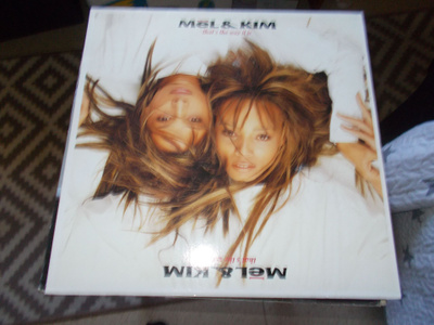 12" VINYYLI MAXI SINKKU MEL & KIM ** THAT'S THE WAY IS IT **