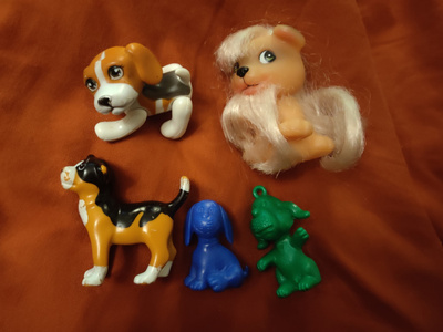 Koirafiguureja