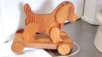 SULOINEN PUINEN KOIRA - VETOLELU
