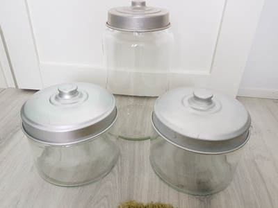 Isot kannelliset Lasipurkit / Purkit lasia - yht. 2kpl