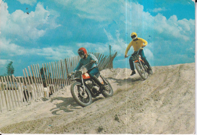Motocross, moottoriurheilu. moottoripyörä   e102