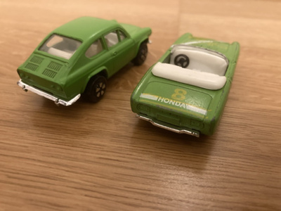 Fiat ja Honda 1/64 Playart pikkuautot.