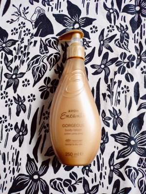 ~Avon Encanto gorgeous vartalovoide~