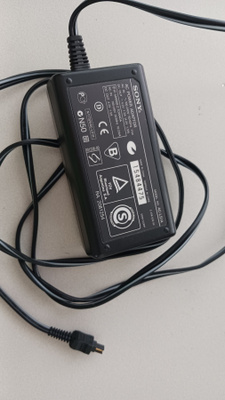 Sony laturi AC-LS1A