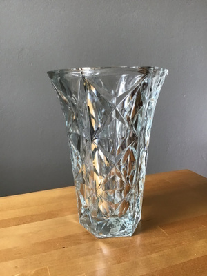 Vintage maljakko ( korkeus 17 cm )