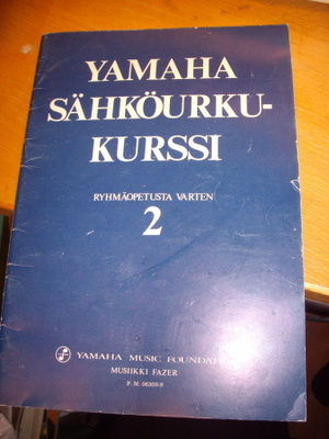 YAMAHA SÄHKÖURKUKURSSI Ryhmäopetusta varten 2 ( Sis.pk:t)