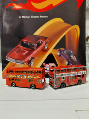 Lontoon bussi pari Londoner ja Titan Matchbox both