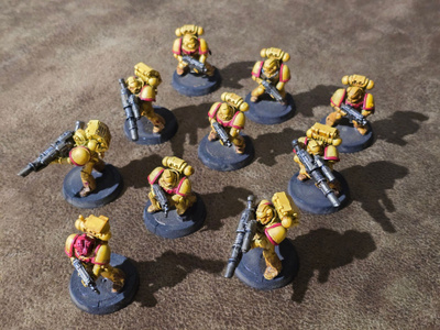 10 kpl Warhammer-figuureja
