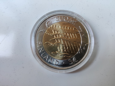 SUOMEN ITSENÄISYYDEN 90-VUOTISJUHLARAHA  5€