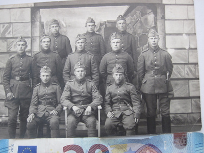 VANHA Valokuva Sotilaat Kiva Puukko Pistin ym 1920-l
