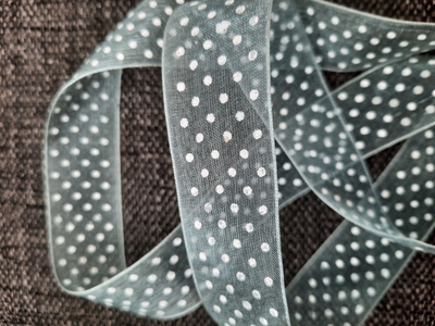 450cm harmaa polka dot organtzanauha