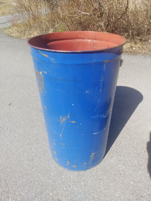 Roskienpolttotynnyreitä
