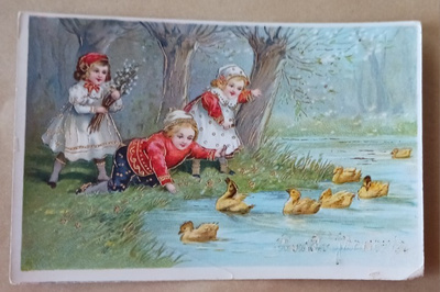 Lapset ruokkimassa pikkuankkoja, p. 1924