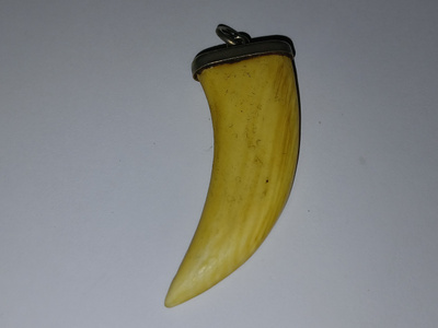 Vanha luu riipus