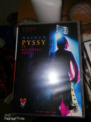 Nainen, pyssy ja nuudelipuoti