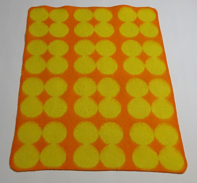 Äitiyspakkauksen retro viltti v. 1974