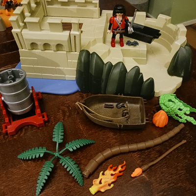 PLAYMOBIL PIRATE FORTRESS  - HEAD HUNTER STORE.