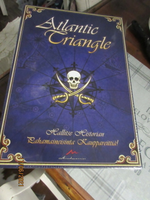 Atlantic Triangle lautapeli. Uusi ja muoveissa.