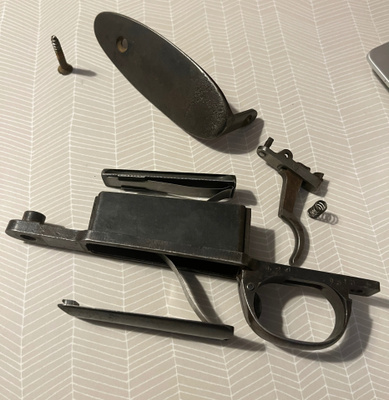 Arisaka Sotilaskiväärin osia.