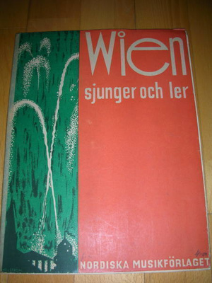Nuottivihko Wien sjunger och ler