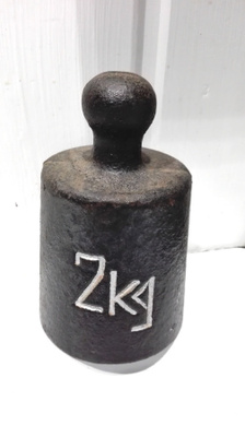2 KILON PUNNUS / PAINO