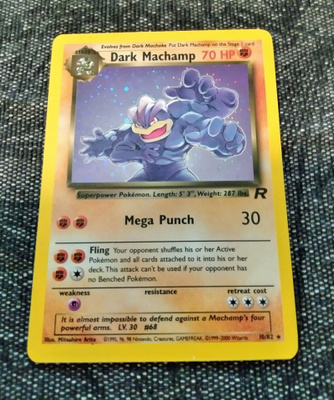 Dark Machamp 10/82, hologrammi