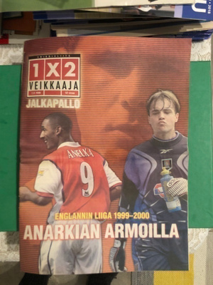 Veikkaaja: Valioliiga Kausijulkaisu 1999-2000.