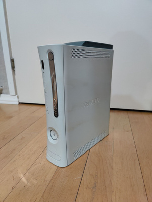 Myydään Xbox 360 valkoinen konsoli, ei ohjainta