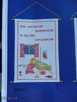 Ristipistomalli Pikkutyttö rukoilee OOE