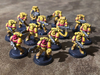 13 kpl Warhammer -figuureja