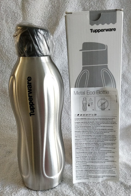 TUPPERWAREN METALLINEN ECOPULLO 880ml, juomanokkakorkilla