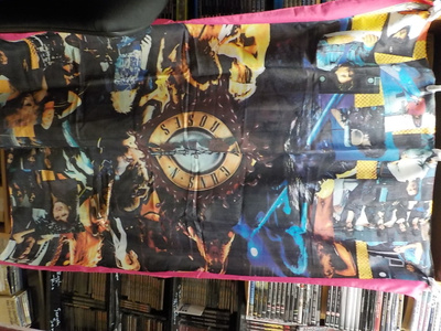 GUNS N ROSES MEGA KOKONEN  SEINÄLIPPU