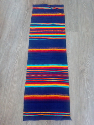 Raidallinen värikäs raanu 42x144cm