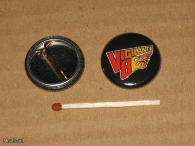 Vigilante 8 V8 rintanappi 1" (l4)