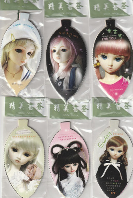 BOOK MARK 12 ERILLAISTA PAKETTIA