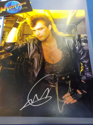 QUEENSRYCHE GEOFF TATE NIMIKIRJOITUS KUVASSA