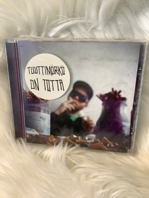 TUUTTIMÖRKÖ:ON TOTTA