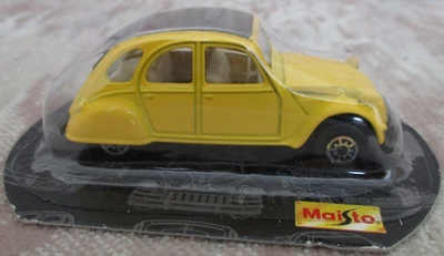 Citroen 2CV 4 door Yellow Maisto Motor Works Scale 1:55