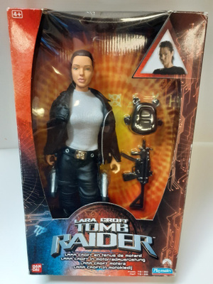 PLAYMATES LARA CROFT  - HEAD HUNTER STORE.