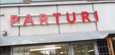 Myydään isot PARTURI kirjaimet (ulkokäyttöön)