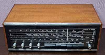 Hyvä-ääninen vintage-radio Arena
