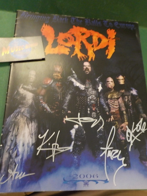 LORDI KIERTUEKIRJA VUODELTA 2006 KOKO BÄNDIN NIMMAREILLA